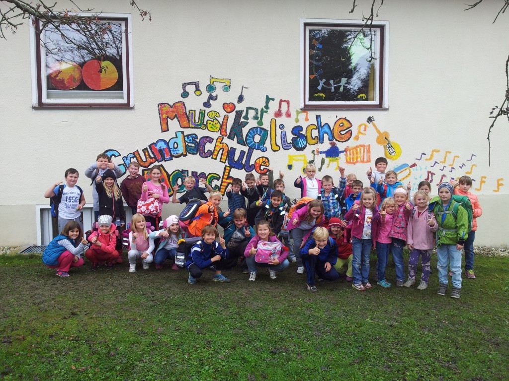 Bild von Gruppe Afgmischt mit der Musikalischen Grundschule March und der Partnerschule Regen