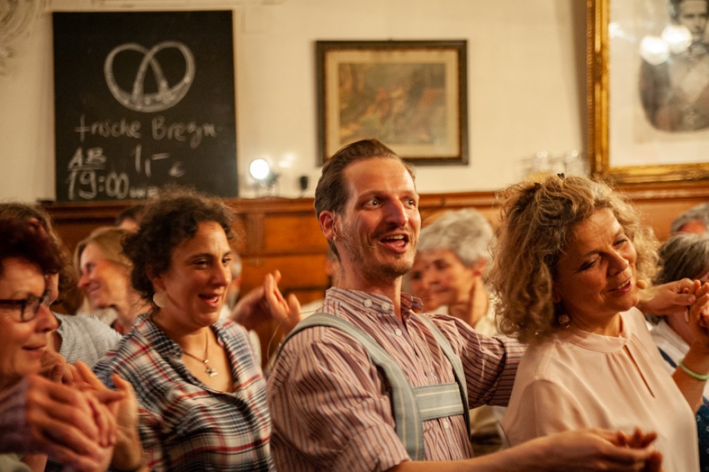 Bild von Gruppe JodelTanz - freestyle bairisch tanzen und jodeln 