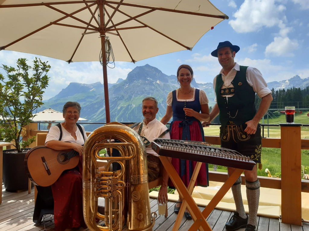 Bild von Gruppe Luschdeg musiziert